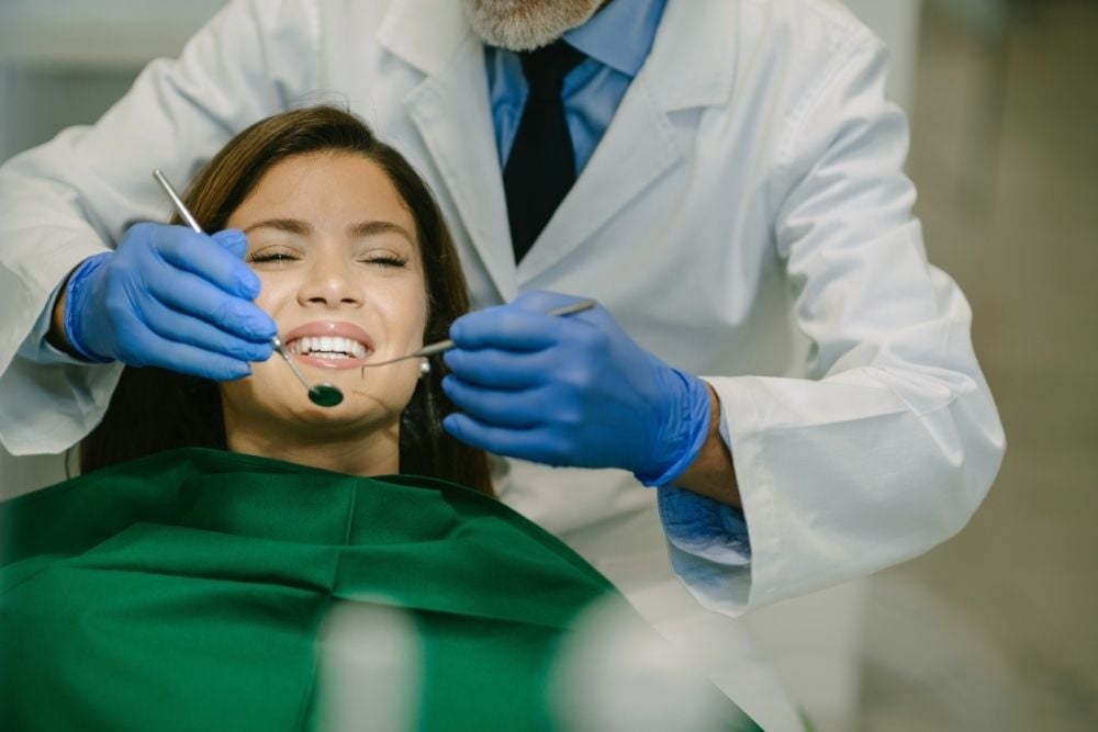 Con una limpieza dental se quita el sarro